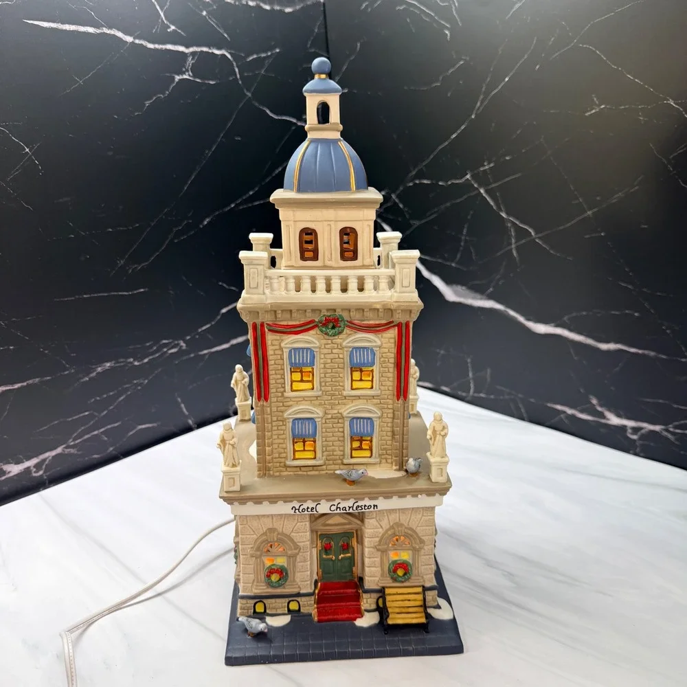 Heartland Valley Village Hotel Charleston 2006 O'Well Lighted Porcelain House